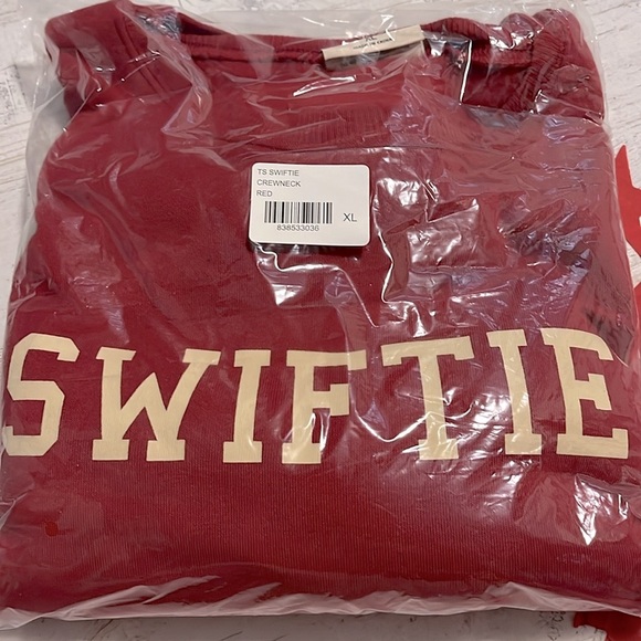 Taylor Swift Red Swiftie Crew Neck Sweatshirt size XL NEW in Package w/ Confetti - Picture 4 of 7